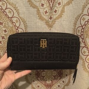 Tommy Hilfiger Black Jacquard TH Logo Zip Wallet